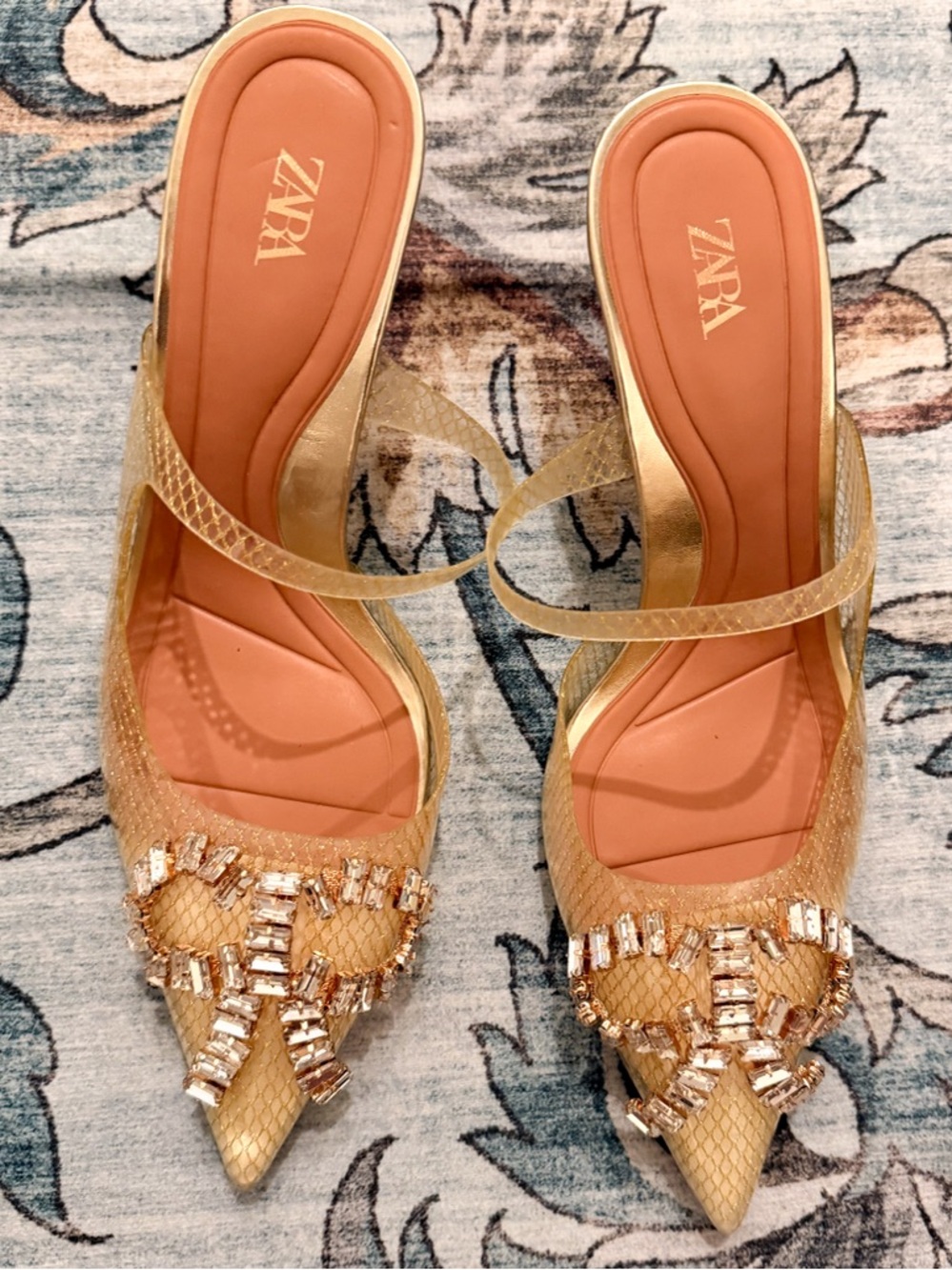 New! Rare Pristine Crystal ZARA vinyl Gold netting Pointed Mules Smoke/pet free - Picture 3 of 4
